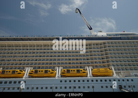 Mme Hymne National de la mer exploité par Royal Caribbean International amarré à Lisbonne Banque D'Images