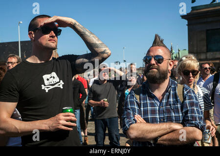 Copenhague, Danemark, 5 mai 2015 : Les participants à la partie qui Distortiion Copenhague ce vendredi - le jour - Constitutioin a eu lieu à la place du Parlement. Credit : OJPHOTOS/Alamy Live News Banque D'Images