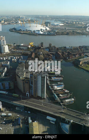 Une vue sur le dôme du millénaire dans la région de North Greenwich London maintenant connue sous le nom de l'O2 stadium et salle de concert Banque D'Images