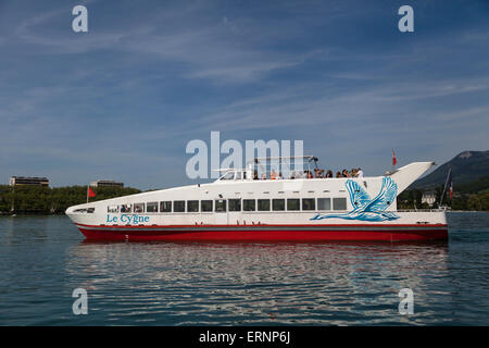Excursion en bateau (le cygne - Le Cygne) sur le lac d'Annecy, Haute-Savoie, Rhône-Alpes, France Banque D'Images