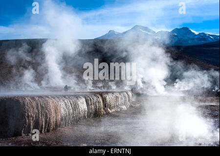 Le Chili. Vallée des geysers dans le désert d'Atacama Banque D'Images