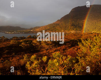 Arc-en-ciel sur Ben Shieldaig, Ecosse Banque D'Images