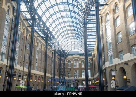 Centre commercial Hays Galleria et structure de toit sur la rive sud de Londres, Angleterre, Royaume-Uni Banque D'Images