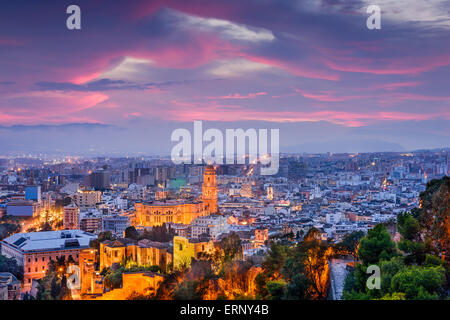 Malaga, Espagne cityscape à la Cathédrale, l'Hôtel de ville et citadelle Alcazaba de Málaga. Banque D'Images