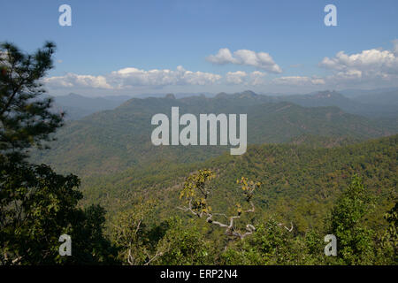 Vue sur les montagnes, Mae Hong Son, Thaïlande Banque D'Images