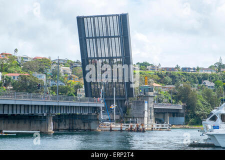 Le Spit Bridge, un pont à poutres d'acier et de béton avec un existant sur le milieu Harbour, Sydney, Australie Banque D'Images