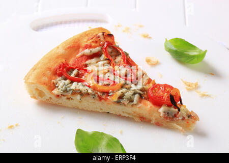 Des pizzas avec du fromage bleu et piment doux Banque D'Images