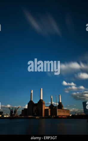 Une longue exposition Battersea Power Station Banque D'Images