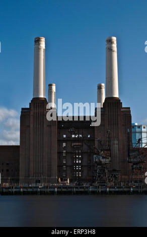 Une longue exposition Battersea Power Station Banque D'Images