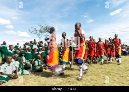 La danse traditionnelle de l'Afrique Kenya Maasai, peuple Olesere Banque D'Images