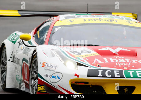 Imola, Italie - 16 mai 2015 : Ferrari F458 Italia GT3 d'AF Corse, l'équipe en action au cours de l'European Le Mans Series - 4 heures Banque D'Images