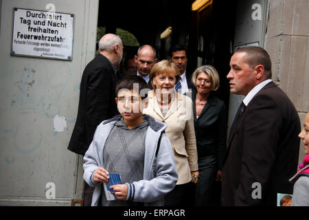 20 octobre 2011 - BERLIN : la Chancelière Angela Merkel à l'issue d'une visite d'une école dans le quartier de Wedding à Berlin. Banque D'Images
