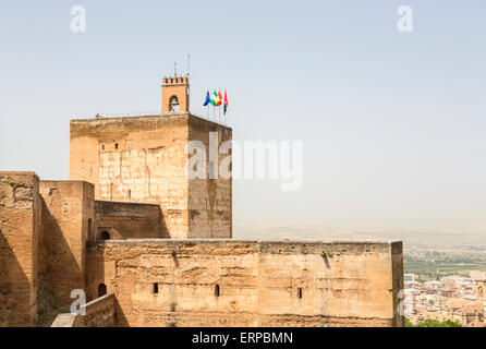 La Watch Tower (Torre de la Vela), à l'Alcazaba, le château à Alhambra y Generalife, Granada, Espagne du sud Banque D'Images