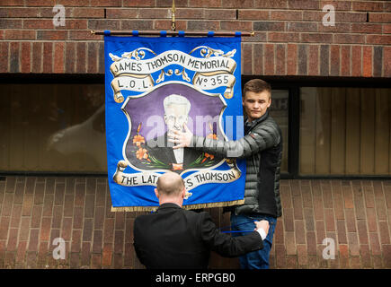 Orangistes et les femmes en mars afin d'Orange controversé appelé 'Événement' Orangefest à Glasgow le 6 juin 2015. Banque D'Images