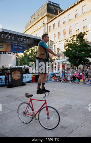 Les Dudes artistes sur Preradovic square (carré de fleurs) à Zagreb Banque D'Images