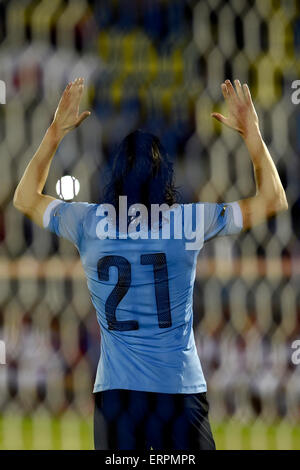 Montevideo, Uruguay. 6 juin, 2015. L'Edinson Cavani Uruguay célèbre son score lors de l'international de match amical contre le Guatemala, qui a eu lieu dans le stade du centenaire, à Montevideo, capitale de l'Uruguay, le 6 juin 2015. Crédit : Nicolas Celaya/Xinhua/Alamy Live News Banque D'Images