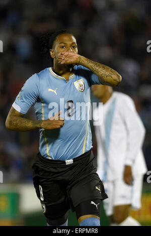 Montevideo, Uruguay. 6 juin, 2015. L'Uruguay a Abel Hernandez célèbre son score lors de l'international de match amical contre le Guatemala, qui a eu lieu dans le stade du centenaire, à Montevideo, capitale de l'Uruguay, le 6 juin 2015. Crédit : Nicolas Celaya/Xinhua/Alamy Live News Banque D'Images