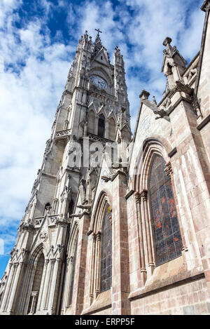 Grand clocher de la basilique de Quito, Équateur Banque D'Images