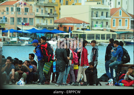 Les réfugiés en provenance de Syrie dans le port de Mytilène, Lesbos, Grèce. Banque D'Images