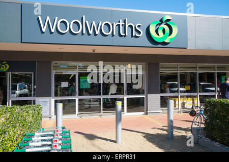 Magasin de supermarchés australien woolworths à Avalon sur les plages du nord de Sydney, woolworths est un supermarché national détaillant de produits d'épicerie. Banque D'Images
