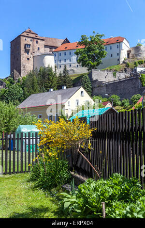 Becov nad Teplou skyline. Château gothique et baroque, la région de Karlovy Vary, République Tchèque, Europe Banque D'Images