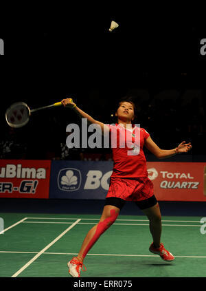 Jakarta. 7 juin, 2015. Ratchanok Intanon de Thaïlande est en concurrence contre yui Hashimoto du Japon au cours de la finale des femmes à l'Indonésie Ouvrir tournoi de badminton à Jakarta le 7 juin 2015. Ratchanok Intanon remporté 2-0 et a réclamé le titre. Il Crédit : Summer Palace/Xinhua/Alamy Live News Banque D'Images