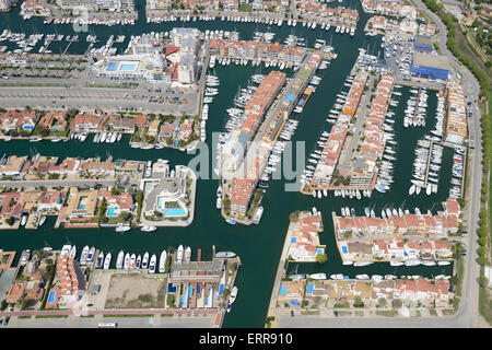 VUE AÉRIENNE.Plus grande marina résidentielle d'Europe (en 2015).Empuriabrava, Costa Brava, province de Gérone, Catalogne, Espagne. Banque D'Images