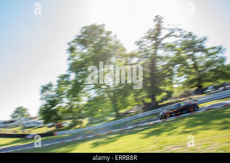 Oulton Park, Royaume-Uni. 7 juin, 2015. Kieran Gallagher et RCIB Course Assurance Avensis durs pendant la Dunlop MSA British Touring Car Championship at Oulton Park le 7 juin 2015 dans LITTLE BUDWORTH, Cheshire, Royaume-Uni (photo de Gergo Toth / Alamy Live News) Banque D'Images