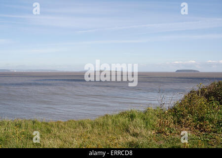 Îles de Flat Holm et Steep Holm dans l'estuaire de la Severn à partir de Lavernock point Wales UK, côte galloise Banque D'Images