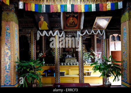 Vue d'une salle de prière à l'intérieur de Trongsa Dzong fort dans la ville de Trongsa au Bhoutan Banque D'Images