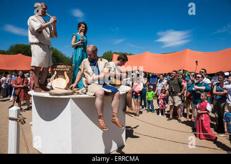 Moscou, Russie, dimanche, Juin 7th, 2015. Festival annuel de fois et les époques ont eu lieu à Moscou les 6 et 7 juin 2015. Le festival a été consacrée à la période de l'antiquité. La Rome antique, la Grèce, la Judée, l'Allemagne, Royaume du Bosphore ainsi que des tribus Scythes celtiques et étaient représentés. Des équipes et des clubs de plusieurs régions et villes de Russie ainsi que de l'Italie, la Grèce, la France, la Roumanie, la Suisse, la Hollande, la Pologne, la Moldavie, la Biélorussie, l'Ukraine a pris part à l'événement. Editorial, d'illustration uniquement. Hier. La version originale. Crédit : Alex's Pictures/Alamy Live News Banque D'Images