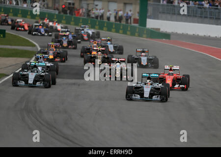 Montréal, Québec, Canada. 07Th Juin, 2015. Grand Prix de F1 du Canada. Lewis Hamilton mène le début de la Montréal Grand Pix de pole position © Plus Sport Action/Alamy Live News Banque D'Images