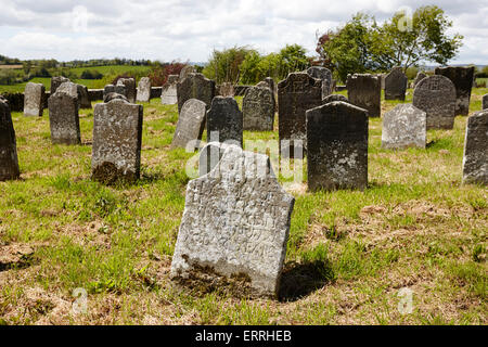 17e et 18e siècle en pierres tombales tydavnet cimetière vieux comté de Monaghan en république d'Irlande Banque D'Images