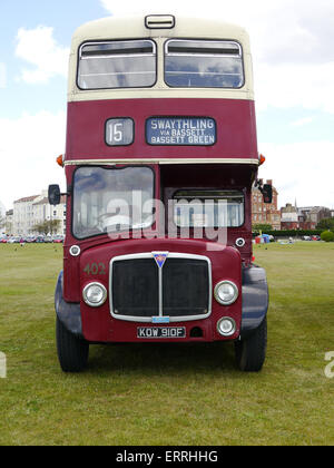 Un transport de la ville de Southampton préservé 1967 AEC Regent V bus, inscription KOE 910F Banque D'Images