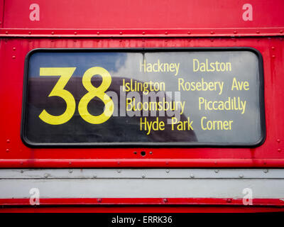 Avant le signe d'un certain nombre de Bus Londres vintage 38 identifiés Banque D'Images