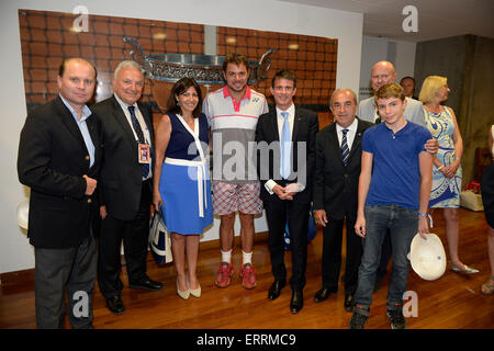 Roland Garros, Paris, France. 07Th Juin, 2015. Paris, France. French Open tennis, finale de mens. Stan Wawrinka contre Novak Djokovic. Stanislas Wawrinka avec Anne Hidalgo - Maire de Paris, Manuel Valls - Premier Ministre Jean Gachassin, président de la FFT © Plus Sport Action/Alamy Live News Banque D'Images