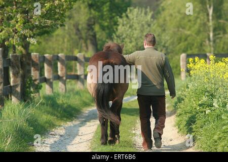 Homme à cheval islandais Banque D'Images