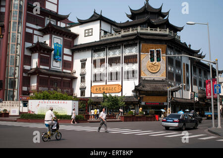 Stade de Yuyuan dans vieille ville de Shanghai. Le stade de Yuyuan est une réplique d'une scène chinoise traditionnelle et n'a pas encore l'capabilit Banque D'Images