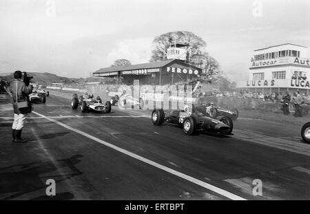 Goodwood Course internationale Réunion, le lundi de Pâques. Course en cours. 19 avril 1965. Banque D'Images