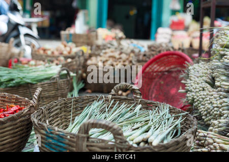 Rouge Panier chilly pepper street market asiatique Banque D'Images