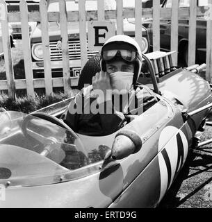 Goodwood Course internationale Réunion, le lundi de Pâques. Un conducteur dans la course principale, le Sunday Mirror Trophy, voiture numéro 14. 19 avril 1965. Banque D'Images