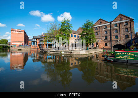 Reflets dans le canal à Nottingham, Nottinghamshire England UK Banque D'Images