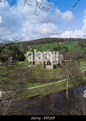 Dh Saint-cergue WHARFEDALE Wharfedale Prieuré NORTH YORKSHIRE Bolton Abbey ruins Yorkshire Dales River Wharfe automne Banque D'Images