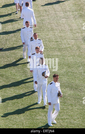 Vue de dessus de la Procession académiques à l'US Naval Academy 2015 l'obtention du diplôme et cérémonie de mise en service. Banque D'Images