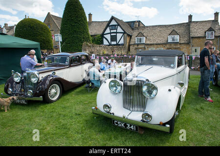 1948 Jaguar Mark IV 3,5 litre Drophead coupé au salon de voitures dans la région des Cotswolds. Broadway, Worcestershire, Angleterre. Banque D'Images