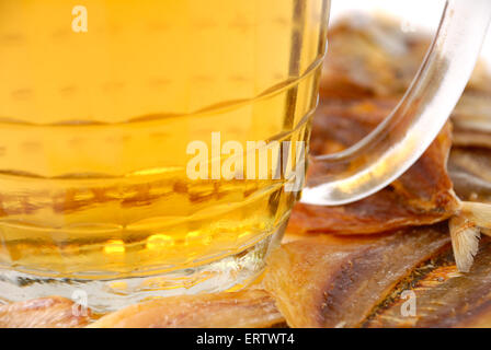 La composition de stockfish et verre à bière Banque D'Images