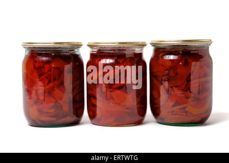 Confiture de Coing de préserver en verre isolé sur fond blanc Banque D'Images