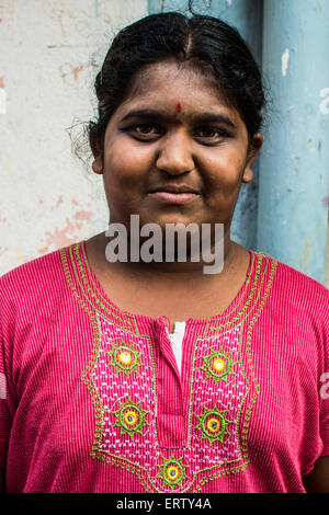 Portrait d'une femme indienne des bidonvilles de Bangalore Banque D'Images
