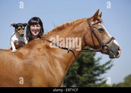 Femme avec cheval Banque D'Images