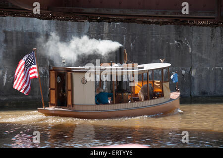 Bateau à vapeur sur le canal Érié. Banque D'Images